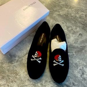 Ramón Tenza velvet pirate flats!